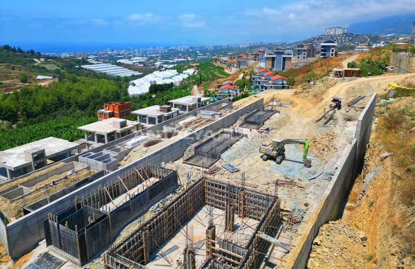 Detached Houses with Private Pools and Gardens in Alanya 27