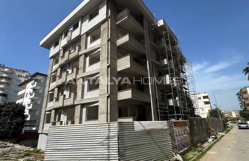 Alanya'da Denize Yakın Havuzlu Sitede Manzaralı Şık Daireler 12