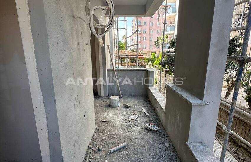 Alanya'da Denize Yakın Havuzlu Sitede Manzaralı Şık Daireler 14