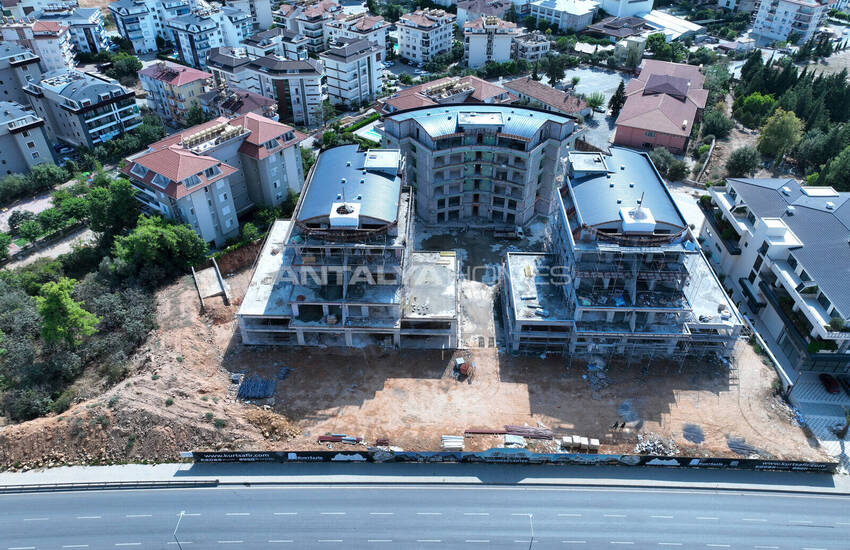 عقارات تجارية على طريق مزدحم في ألانيا 17