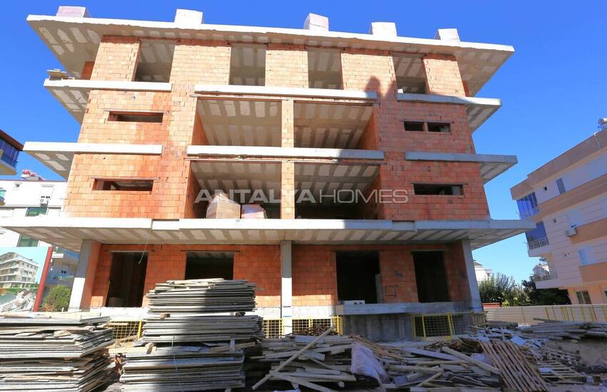 Konyaaltı'nda Denize Yakın Sitede Balkonlu Daireler 4