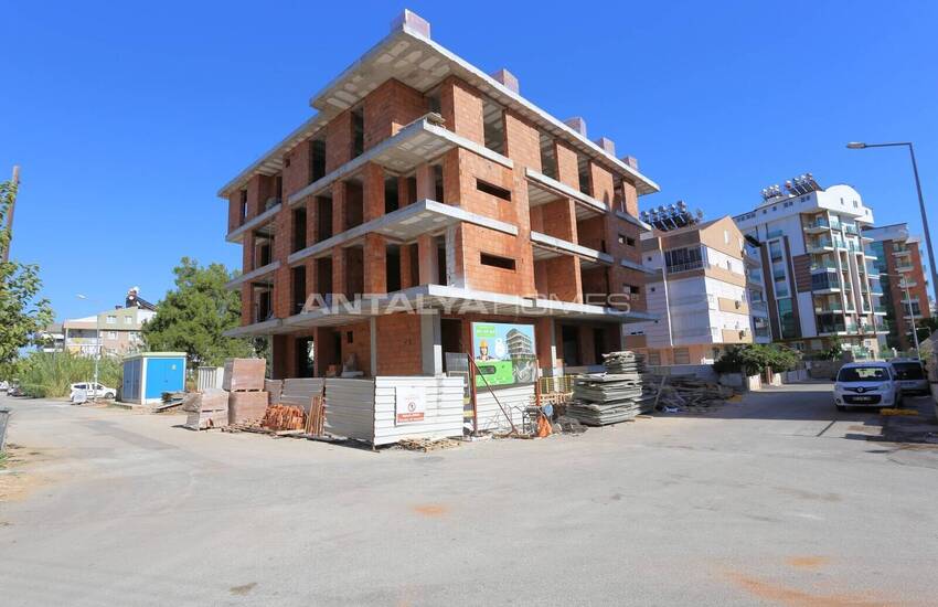 Konyaaltı'nda Denize Yakın Sitede Balkonlu Daireler 3