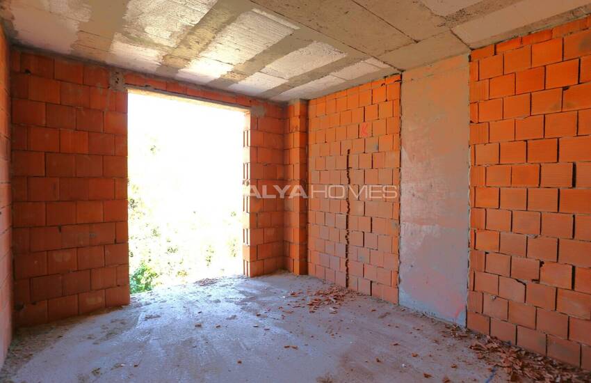 Konyaaltı'nda Denize Yakın Sitede Balkonlu Daireler 6