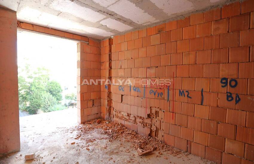 Konyaaltı'nda Denize Yakın Sitede Balkonlu Daireler 7