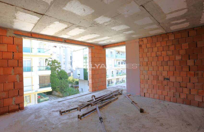 Konyaaltı'nda Denize Yakın Sitede Balkonlu Daireler 5