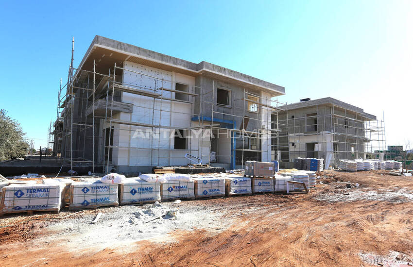 خانه‌های ۴ خوابه با استخر و باغ در دوشومآلتی 26