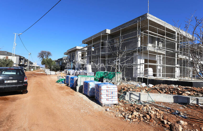 خانه‌های ۴ خوابه با استخر و باغ در دوشومآلتی 27