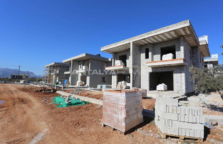 خانه‌های ۴ خوابه با استخر و باغ در دوشومآلتی 29