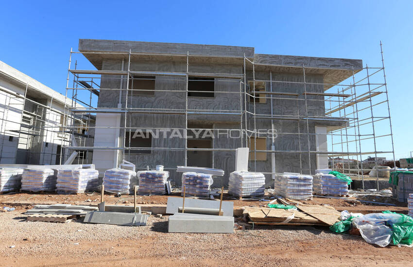 خانه‌های ۴ خوابه با استخر و باغ در دوشومآلتی 25