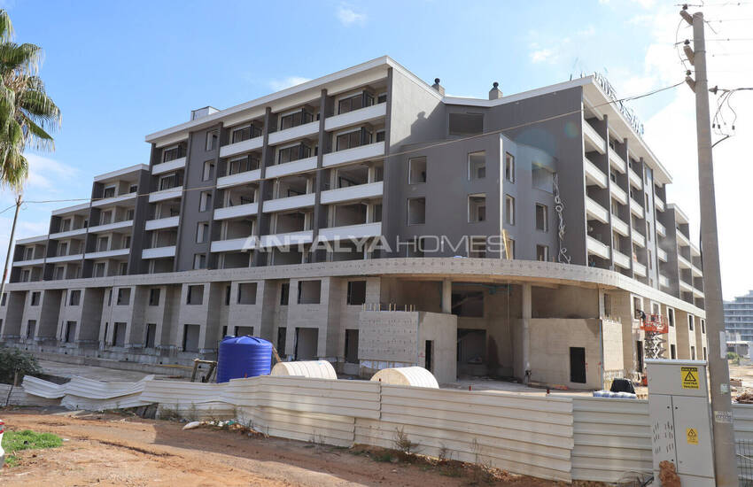 Antalya Altıntaş'ta Havuzlu Sitede Şık Tasarımlı Daireler 6