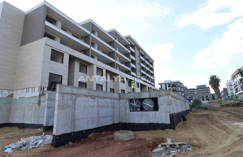 Antalya Altıntaş'ta Havuzlu Sitede Şık Tasarımlı Daireler 8