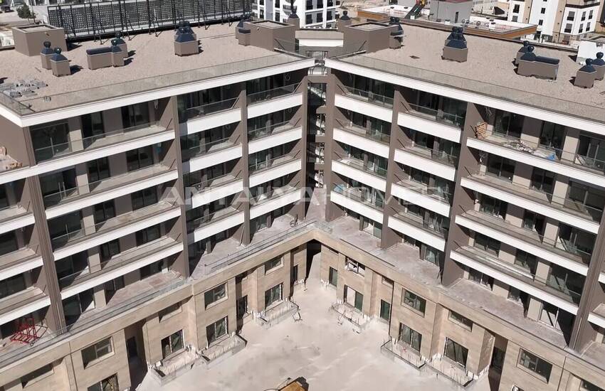 Antalya Altıntaş'ta Havuzlu Sitede Şık Tasarımlı Daireler 4