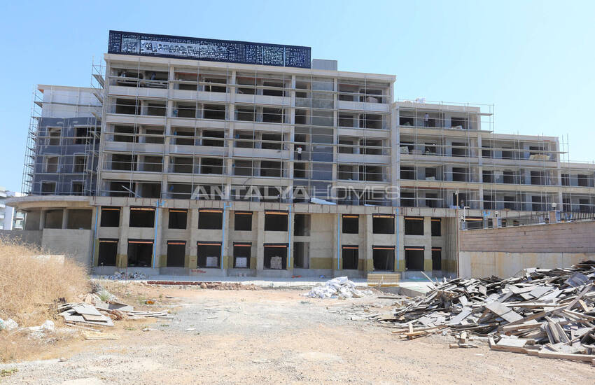 Elegant Flats in a Complex with a Pool in Antalya Altıntas 6