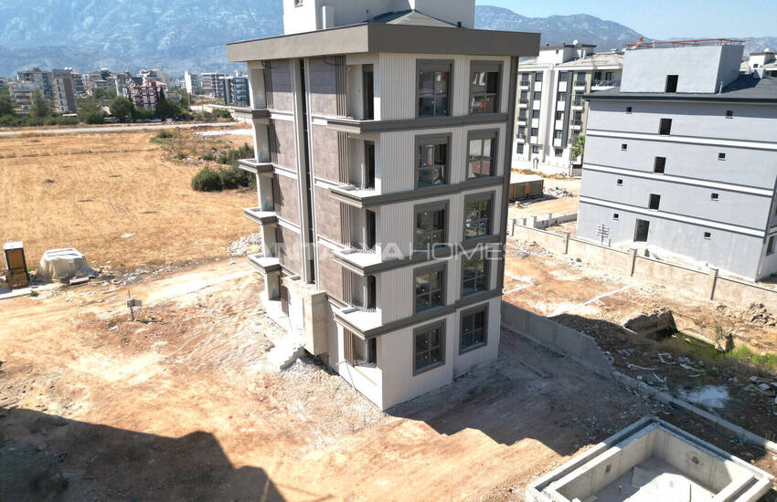 Mountain-view Flats in Döşemealtı with Pool 3