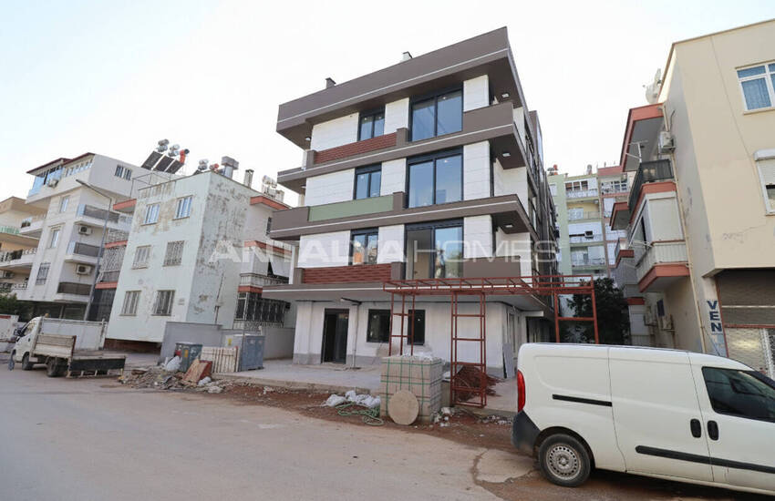 Antalya Kepez'de Tramvaya Yakın Geniş Daireler 24