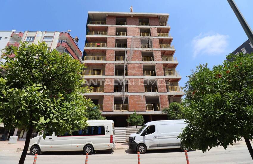Antalya Muratpaşa'da Anayola ve Denize Yakın Sitede Daireler 12