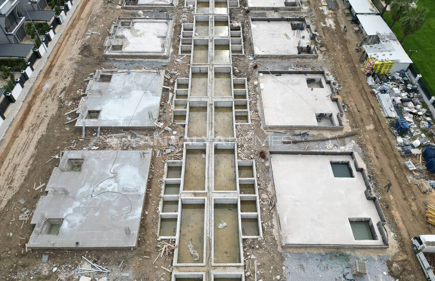 4-bedroom Triplex House with Pool and Garden in Belek 17