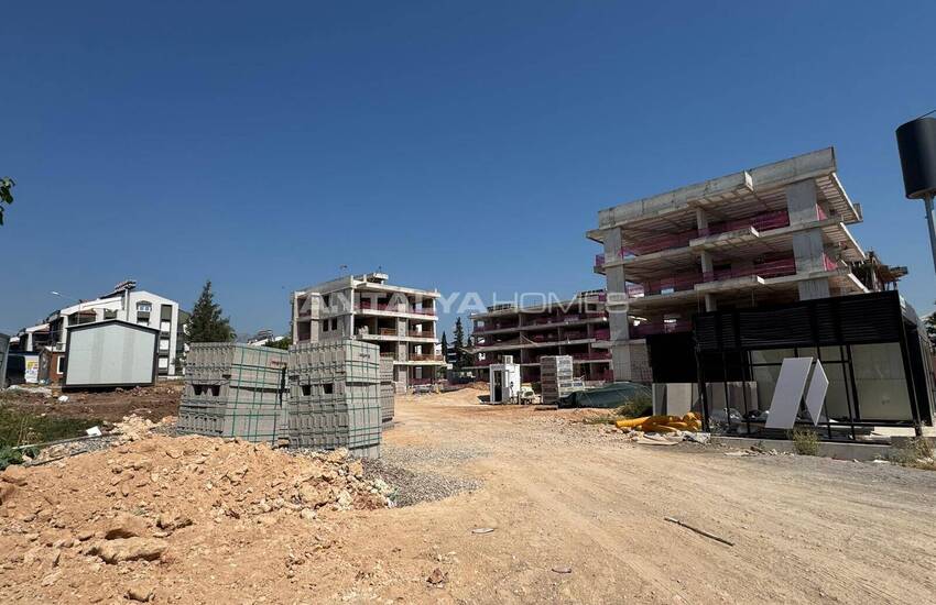Flats in a Secure Complex with Pools in Antalya Uncalı 32