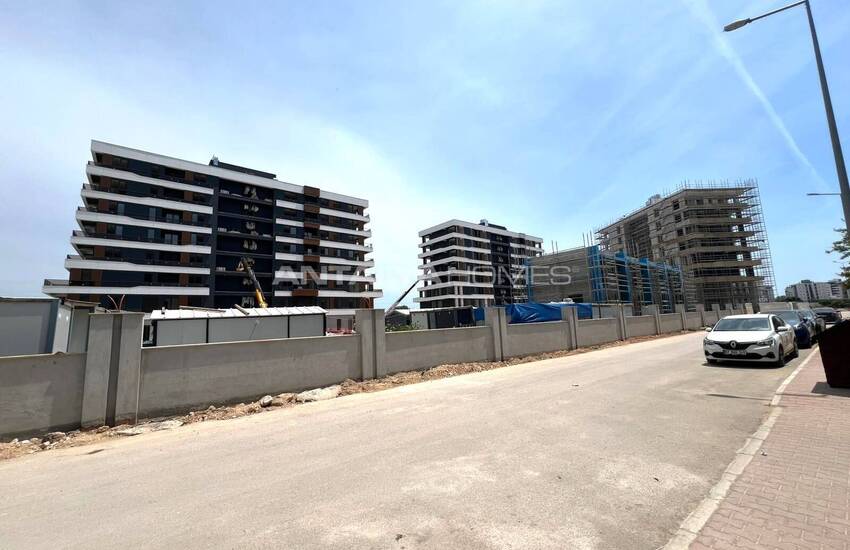 Apartments with a Pool and Security in Antalya Kepez 37