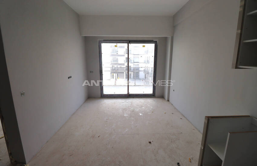 Apartment with Rich Communal Amenities in Antalya Altintas 11
