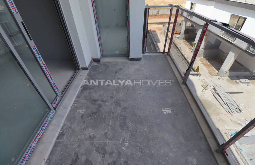 Apartment with Rich Communal Amenities in Antalya Altintas 13