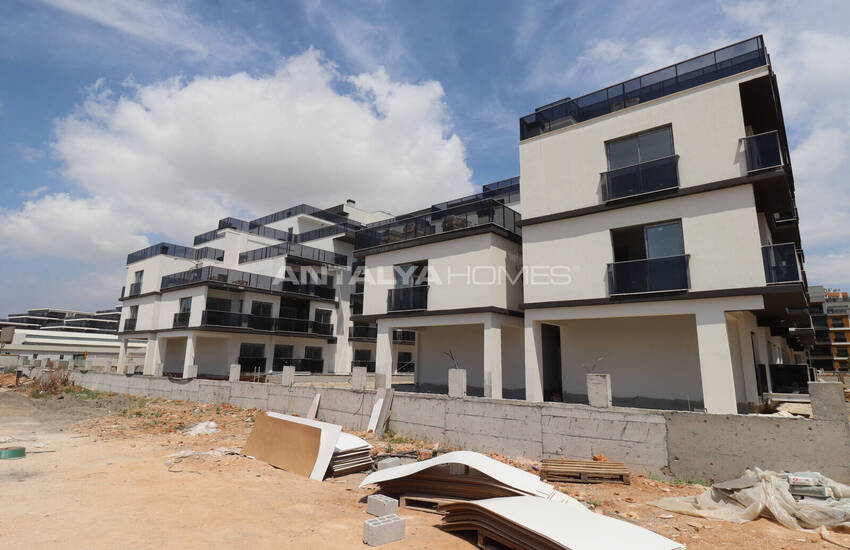 Apartment with Rich Communal Amenities in Antalya Altintas 9