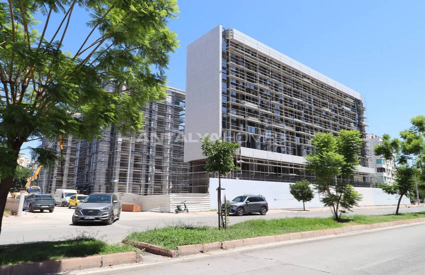 Middle Floor Apartments Near the Sea in Antalya Muratpasa 25