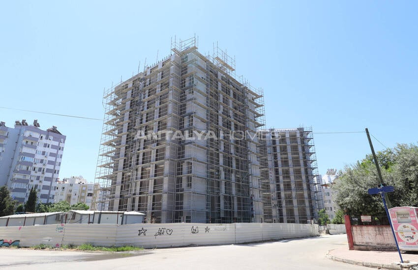 Middle Floor Apartments Near the Sea in Antalya Muratpasa 26