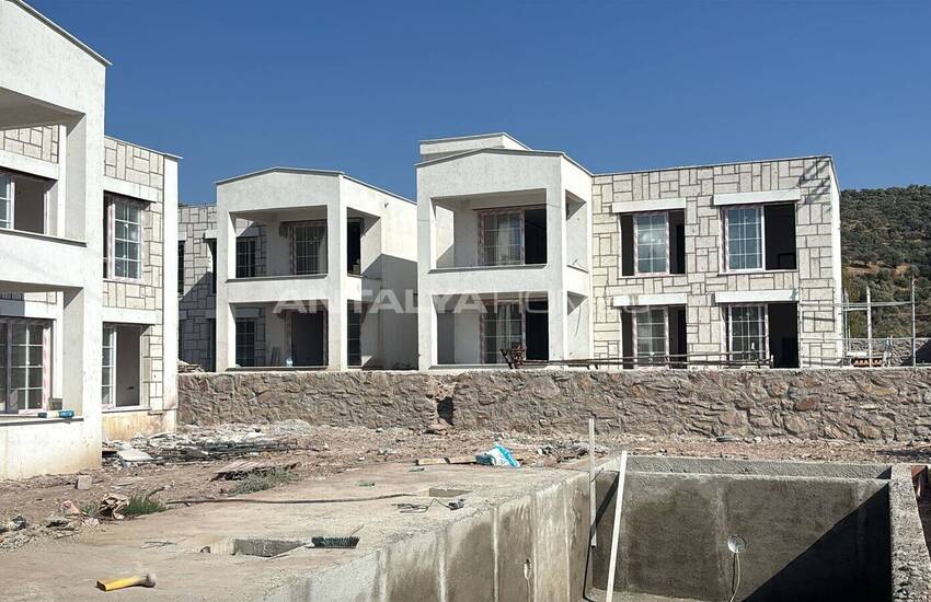 فيلات جديدة حديقة منفصلة وتوأم بالقرب من المطار في بودروم 27