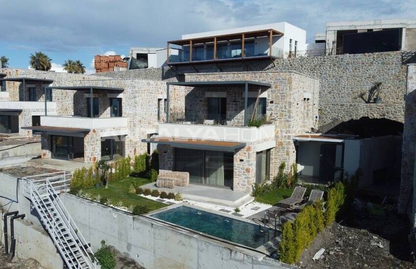 Bodrum Yalıkavak'ta Taş Kaplama Deniz Manzaralı Müstakil Villalar 42