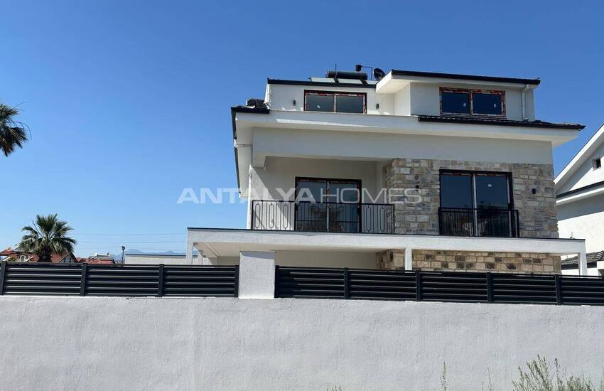 خانه مستقل 5 خوابه با استخر در نزدیکی امکانات رفاهی در فتحیه 14