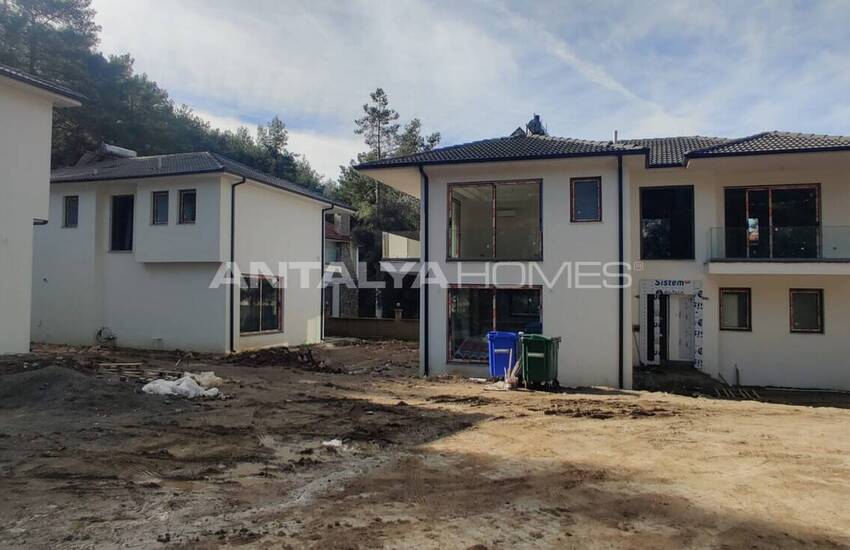 Muğla Fethiye'de Güvenlikli Site İçinde Havuzlu Lüks Evler 24
