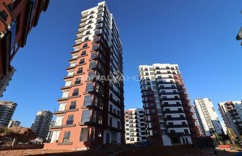 آپارتمان های شیک و نوساز در مجتمعی با استخر در مرسین 18