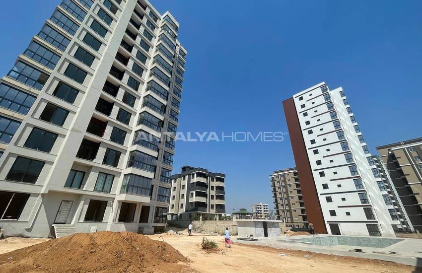 Apartments in Well-equipped Complex in Mersin Mezitli 37