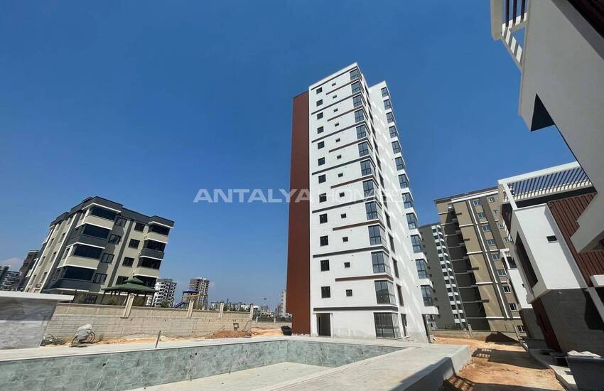 Apartments in Well-equipped Complex in Mersin Mezitli 38