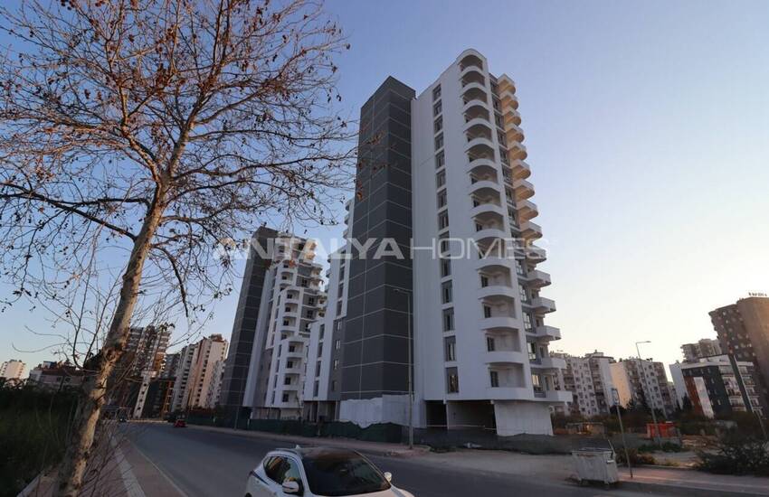 شقق جديدة وأنيقة مطلة على البحر والمدينة للبيع في مرسين تيجي 52