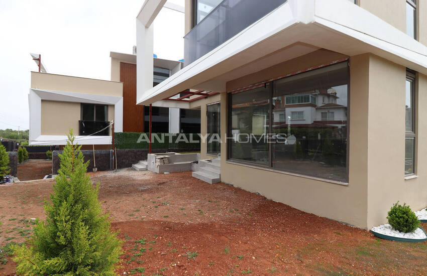 Mersin Mezitli'de Deniz ve Şehir Manzaralı Lüks Villalar 24