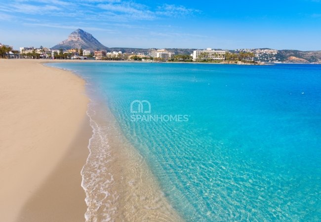 Espaciosa Villa En Ubicación Exclusiva En Denia Alicante 36