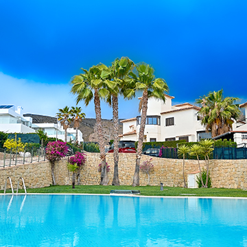 Tipos de Casas Tradicionales en España: Cortijo vs. Caserío