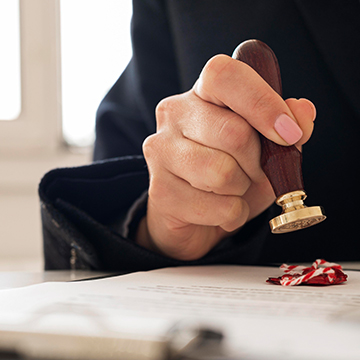 اكتشف كيف يمكنك الانتقال إلى إسبانيا بشكل قانوني دون الحاجة إلى تأشيرة ذهبية. تعرف على خيارات الإقامة، أنواع التأشيرات، وشراء العقارات في إسبانيا.