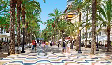 أصدر استطلاع Expat Insider نتائج أكثر الوجهات جاذبية للعيش كمغترب، حيث احتلت مالقة وأليكانتي وفالنسيا المراكز الثلاثة الأولى.