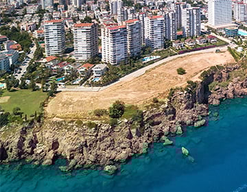 Uitzicht op zee en de kliffen in Antalya Lara Uitzicht op zee en de kliffen in Antalya Lara