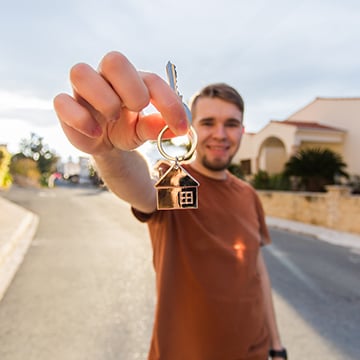 سجّل سوق الإسكان في إسبانيا أسعارًا قياسية في عام 2025. اكتشف توقعات عام 2026، وأسعار العقارات، وفرص الاستثمار، وأفضل المناطق للاستثمار في إسبانيا.