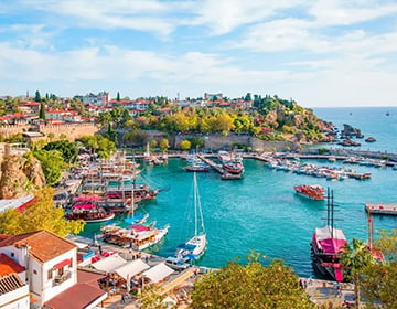 vue sur la vieille ville (Kaleiçi) à Antalya