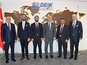 GİGDER bestuursleden; Secretaris-generaal Abdullah Keskin, A. Talat Karasu, Faruk Akbal, DEIK-president Nail Olpak, İbrahim Maasfeh, Bayram Tekçe
