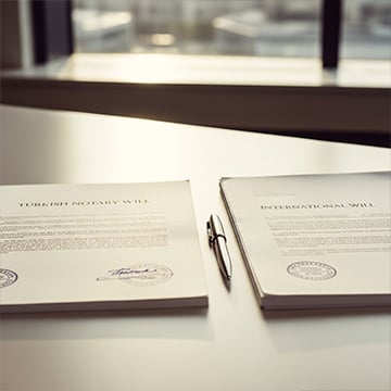 تعرّف على كيفية انتقال ملكية العقارات في تركيا إلى الأجانب عن طريق الميراث، بما في ذلك الورثة القانونيون، والوصايا، وضريبة الميراث، والمستندات المطلوبة.