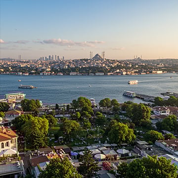 L'ambiance estivale unique d'Istanbul, entre deux continents