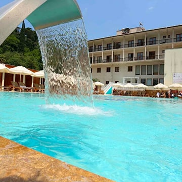 ضخ المياه إلى مسبح الفندق ،الينابيع الحارة في تركيا