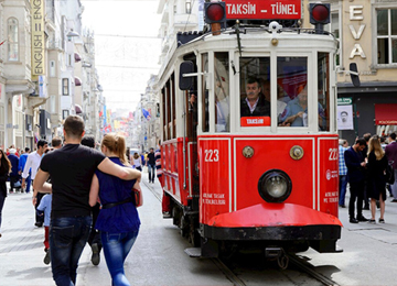 taksim, istiklal-street, tram