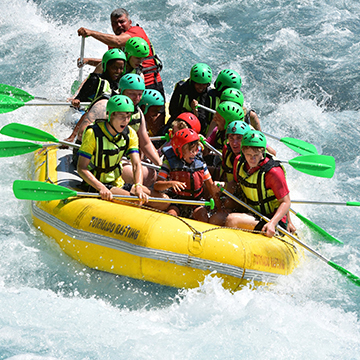 Antalya’da bir rafting manzarası Antalya’da bir rafting manzarası